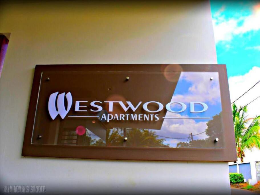 Modern And Cosy Condo: Westwood Apartments Flic en Flac Exterior foto